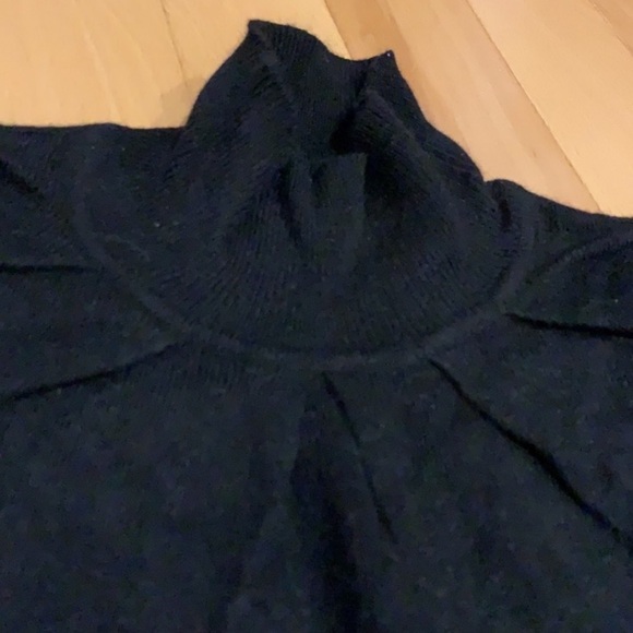 RW&CO 3/4 length black turtleneck - size M - Picture 2 of 16